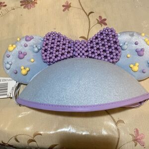 Minnie Mouse new ears (missing one Minnie adhesive decoration for anyone